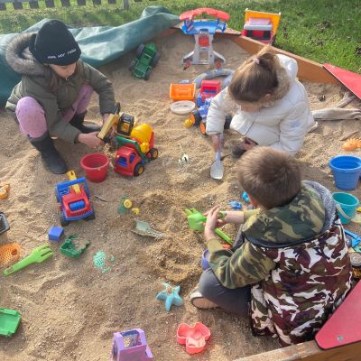 II. oddělení - pobyt na dětském hřišti