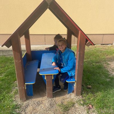 II. oddělení - pobyt na dětském hřišti