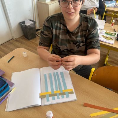 VL - 4. ročník - papírové tkaní