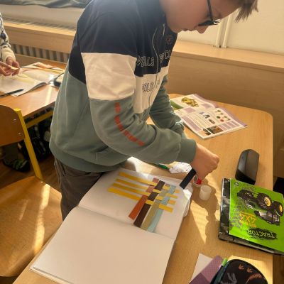 VL - 4. ročník - papírové tkaní