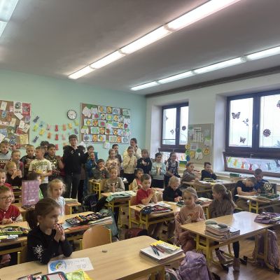 Jsme pyšní na žáky, kteří reprezentovali naši školu ve fotbale a plaveckých závodech.